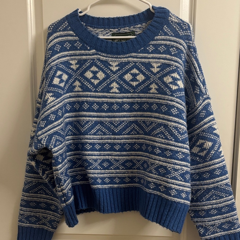 American Eagle Outfitters Blue and White Geometric Sweater